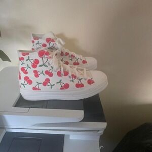 Converse Women's Chuck Taylor All Star Lift Platform High. Cherries. Women SZ 10
